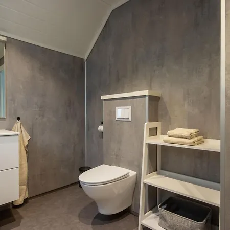 Pale By Interhome Bomlo